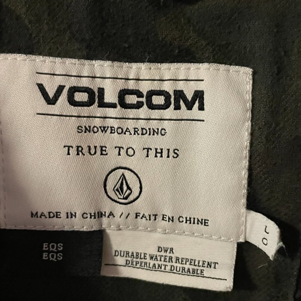 Women's Volcom Army Print Insulated Button Down (… - image 3